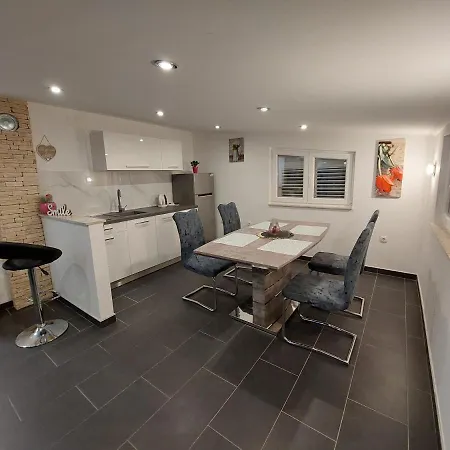 Apartman Nella Apartman *