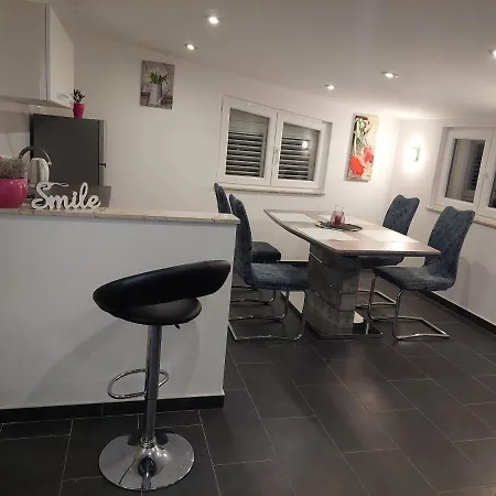 Apartman Nella *