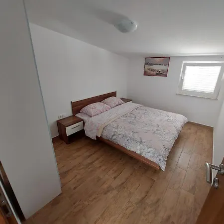Apartman Nella *